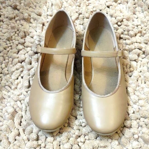 Spotlights Girls Size 4 tap dance shoes nude color adjustable strap‎ - Picture 1 of 5